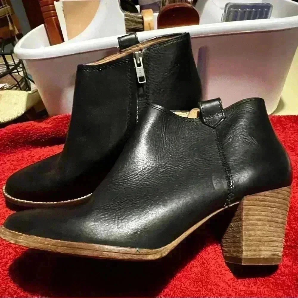 MADEWELL Billie Leather Stacked Heel
Zip Ankle Boots in Black Womens Sz 7.5